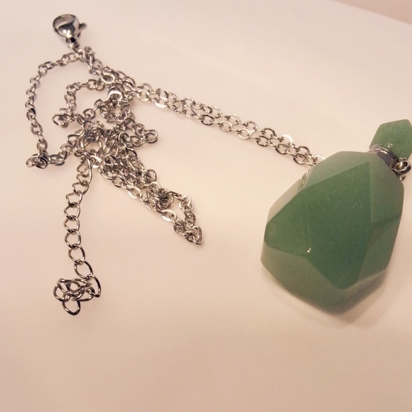 Faceted Green Aventurine Gemstone Perfume Pendant Necklace Silver Chain - Picture 3 of 4